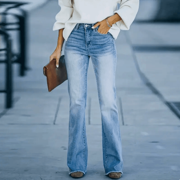 Yara™ Flared Jeans – Casual & Elegant