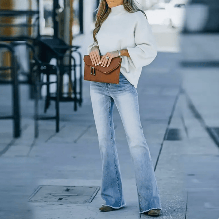 Yara™ Flared Jeans – Casual & Elegant