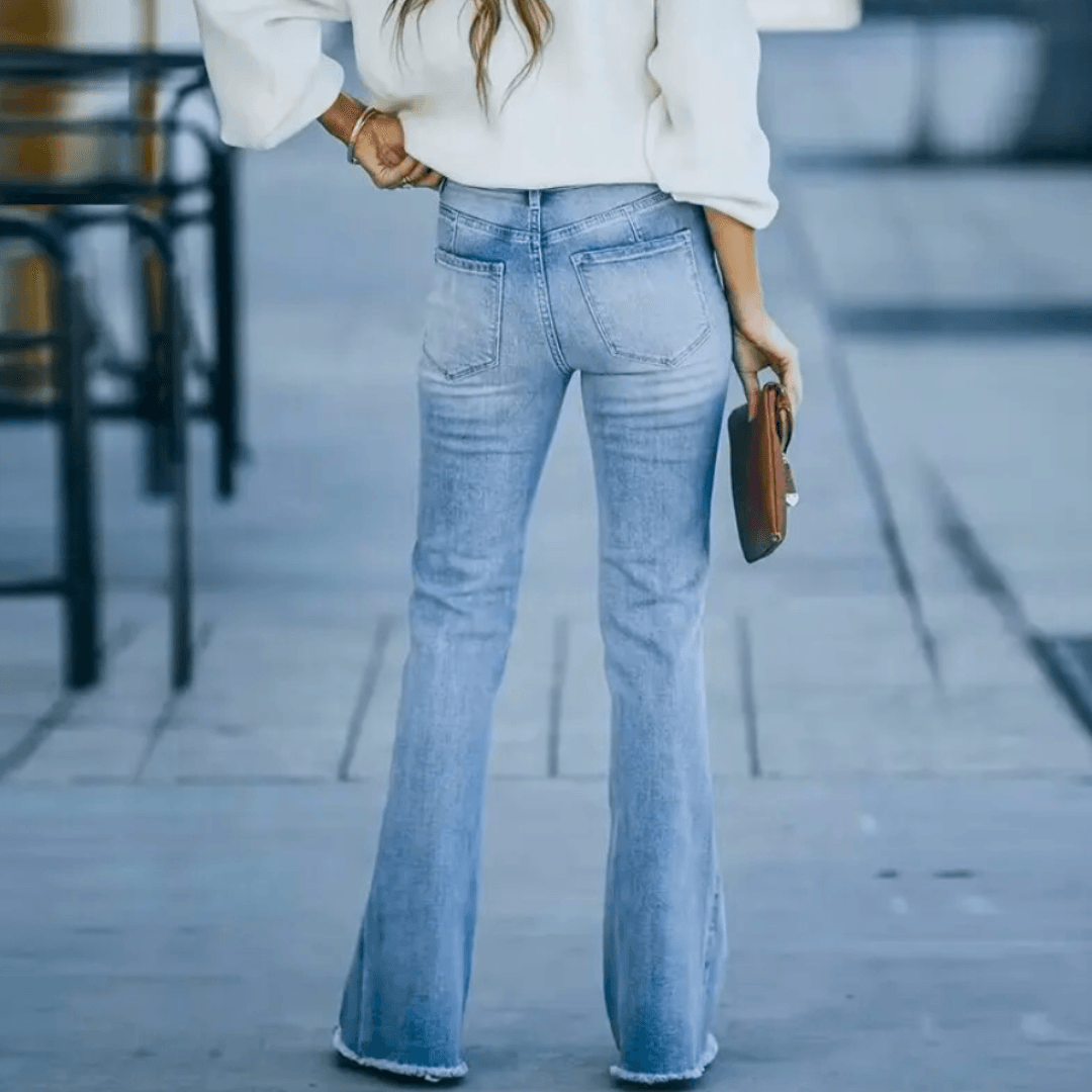 Yara™ Flared Jeans – Casual & Elegant