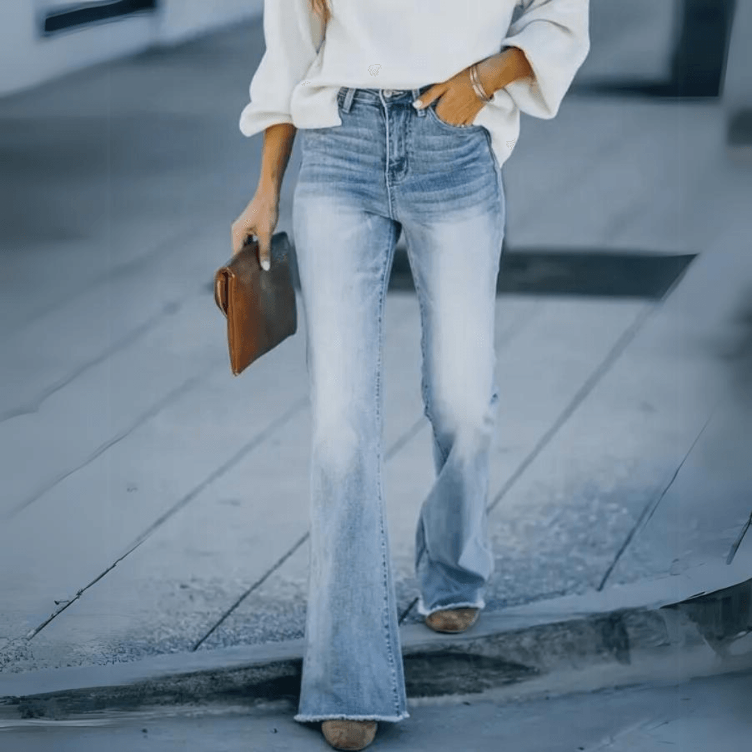 Yara™ Flared Jeans – Casual & Elegant