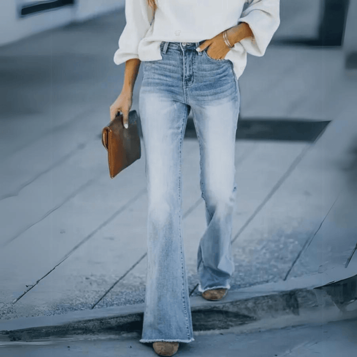 Yara™ Flared Jeans – Casual & Elegant